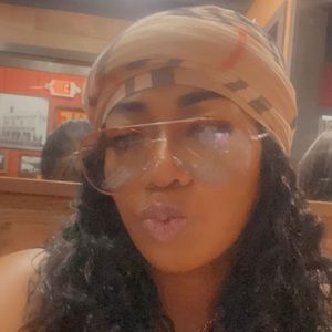 Meet your Posher, Carmelita